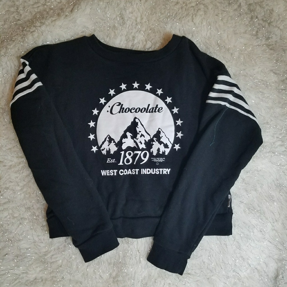 Black cropped pullover